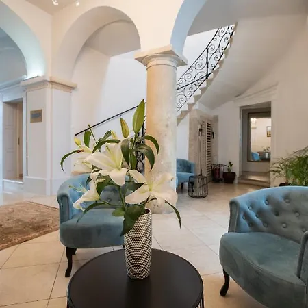 住宿加早餐酒店 Atrium & Cafe 索普隆