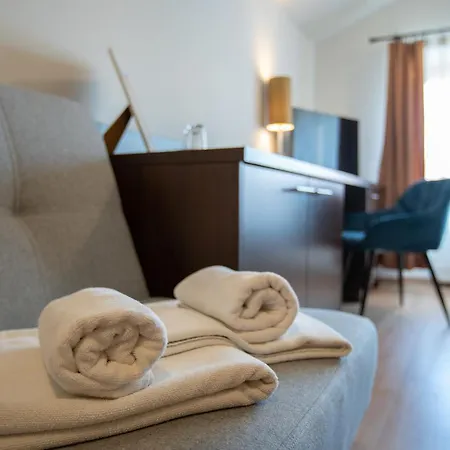 átrium Rooms&café